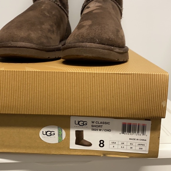 Ugg Australia Classic Short Boots - Picture 4 of 4